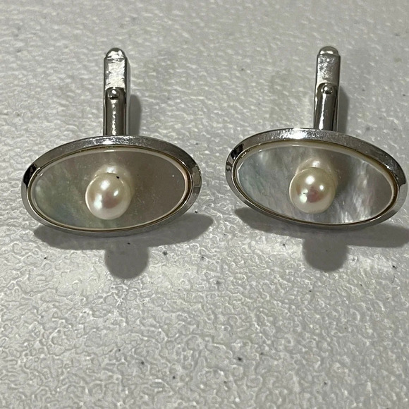 Vintage Caribe Pearls and Sterling Silver Cufflinks - Picture 1 of 4